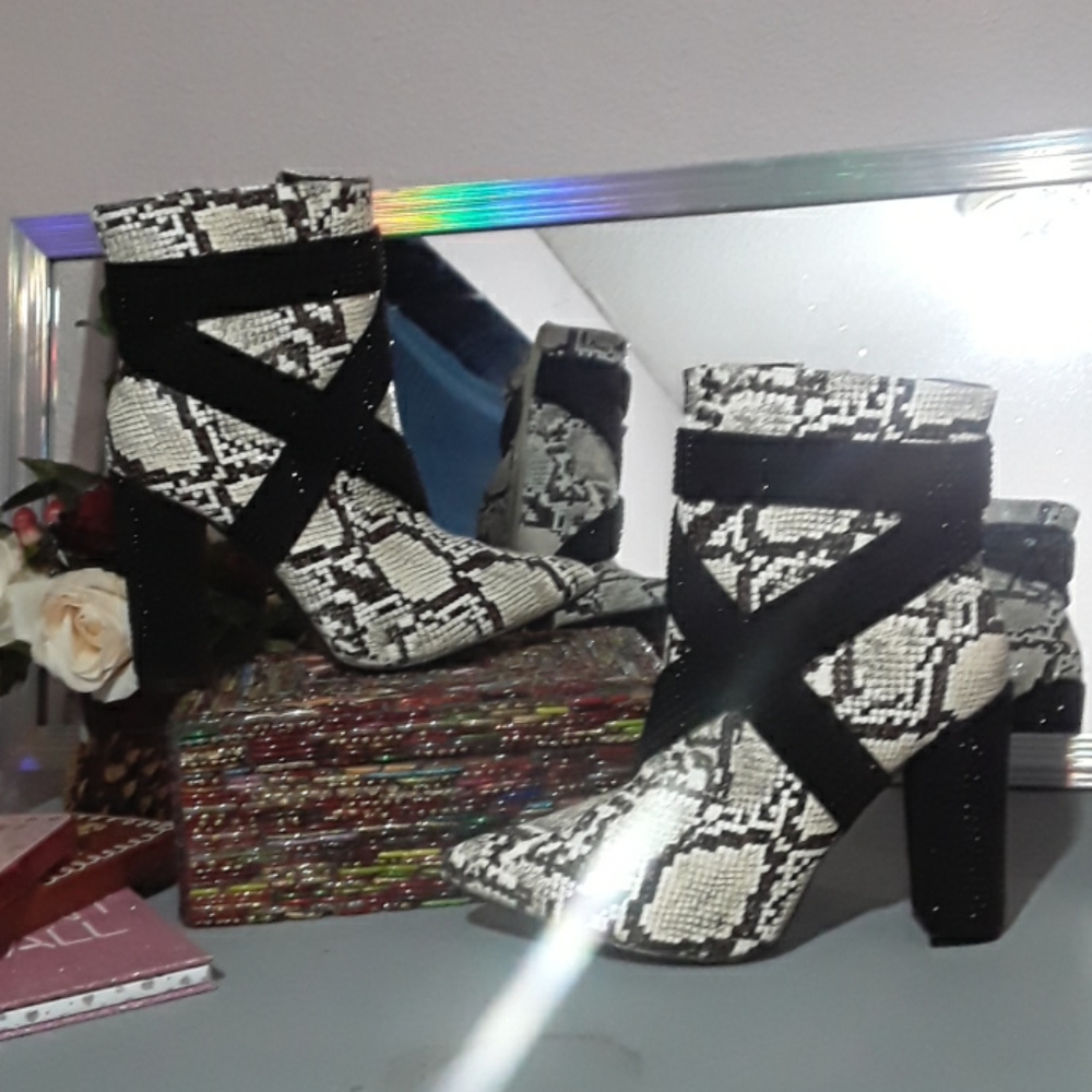 Cape Robin Rhinestone booties